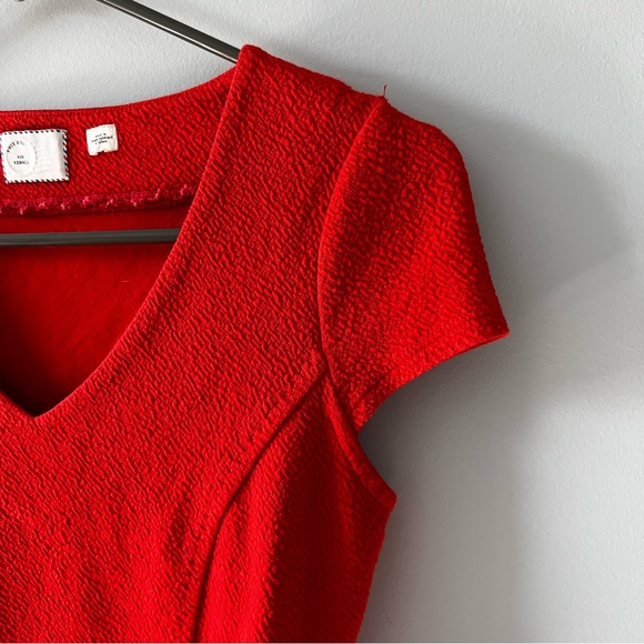 Cap-sleeve v-neck fitted Anthropologie tee - Picture 3 of 7